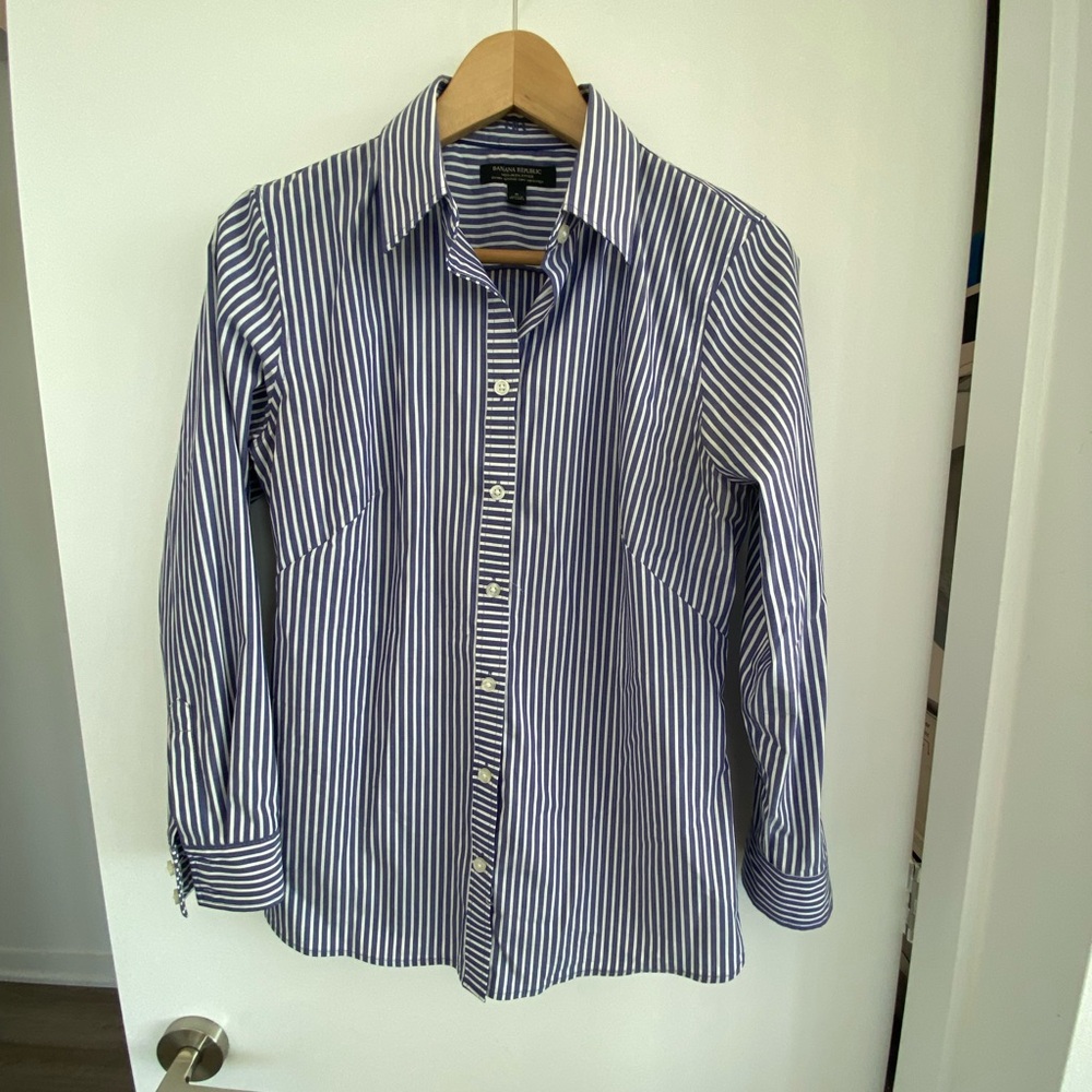 Banana Republic Non-Iron Fitted Button Down Top